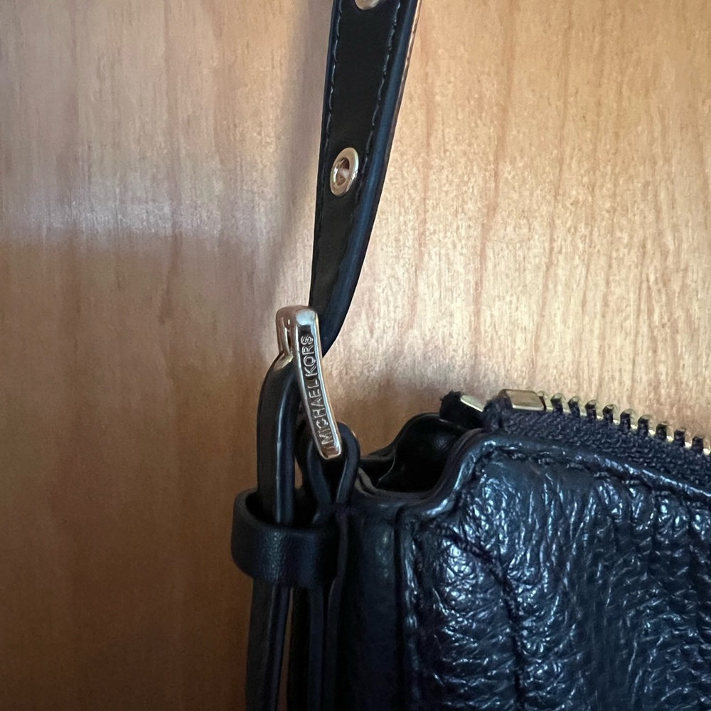 Michael Kors Black Leather Shoulder Bag with Gold Hardware - Picture 4 of 9